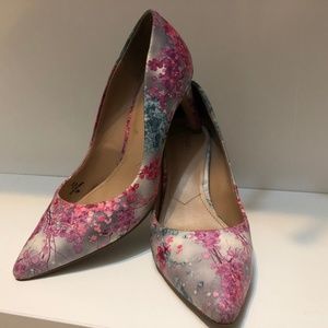 Charles David Cherry Blossom Shoes Size 7M